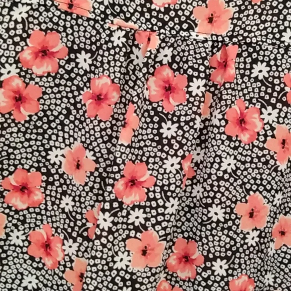 Pretty Colorful Pink White Black Collared Sleeveless Top - Picture 3 of 5